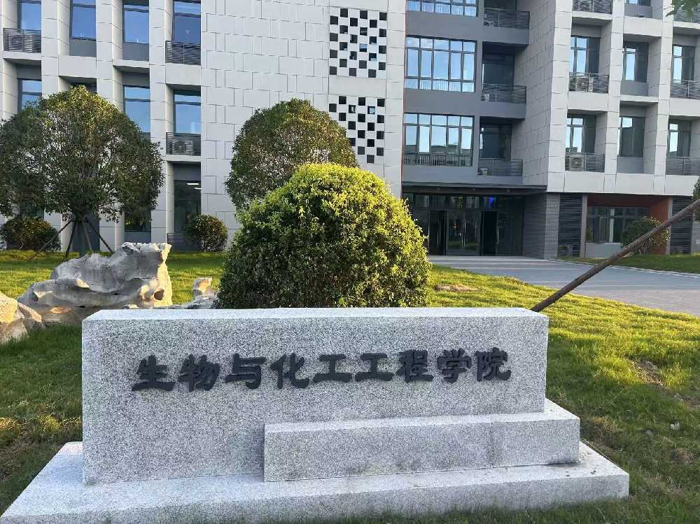 润州区扬州职业大学体育场高杆灯项目